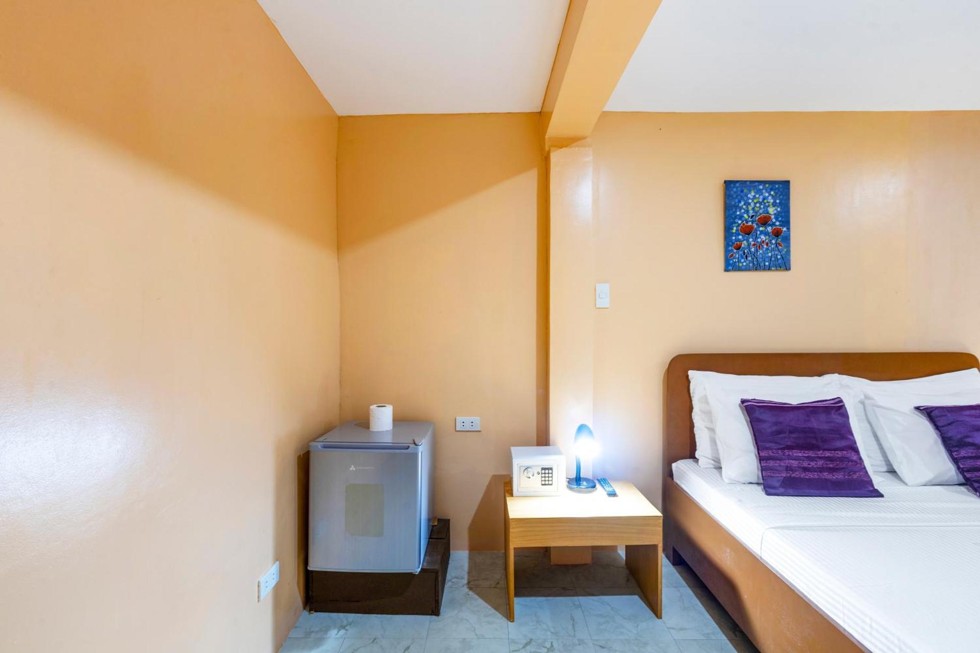 White Shamrock Beach Hotel Balabag  Rum bild